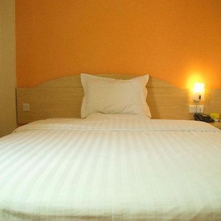7 Days Inn Shanghai Hongkou Football Stadium Branch Экстерьер фото