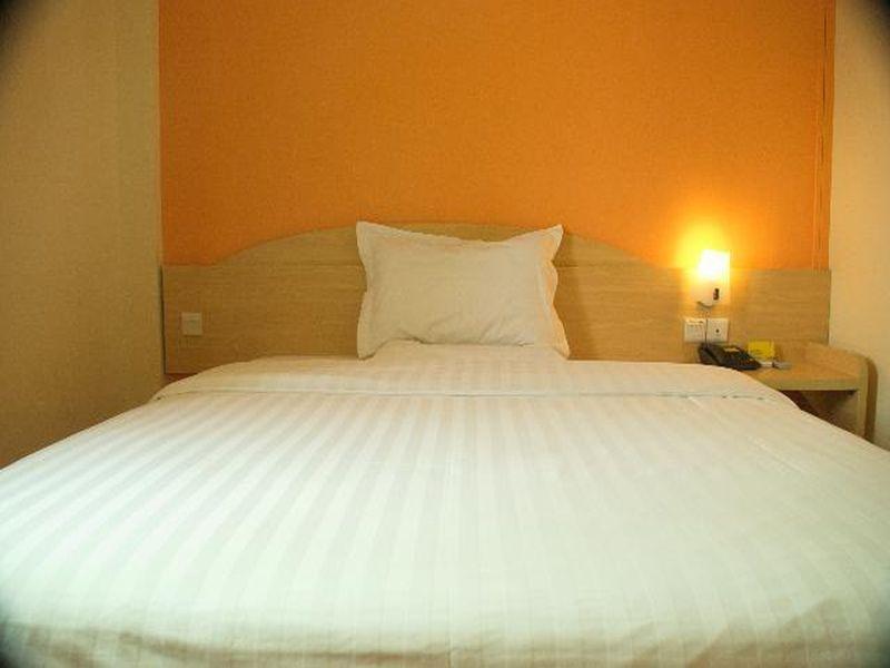 7 Days Inn Shanghai Hongkou Football Stadium Branch Экстерьер фото